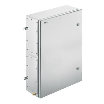Ein rechteckiger, silberner Metallschrank mit integrierten Verschraubungen und seitlichem Anschluss, vermutlich zur Elektroniklagerung.