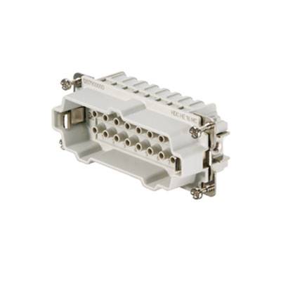 Ein rechteckiger elektrischer Steckverbinder mit mehreren Pins und zwei seitlichen Schrauben zur Befestigung, vor weißem Hintergrund.