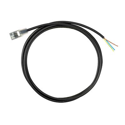 Ein schwarzes Kabel mit einem transparenten Stecker an einem Ende und drei freiliegenden, farbcodierten Drähten am anderen Ende.