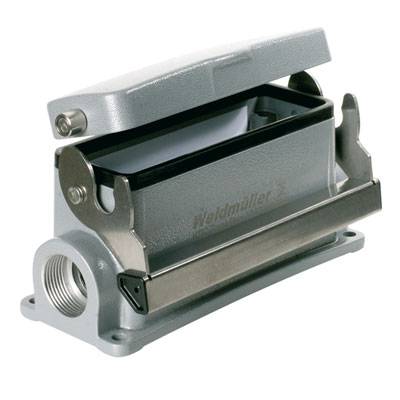 Gehäuse für industrielle Steckverbinder mit seitlichem Kabelanschluss. Silberfarben, robust, für den Schutz elektrischer Verbindungen.