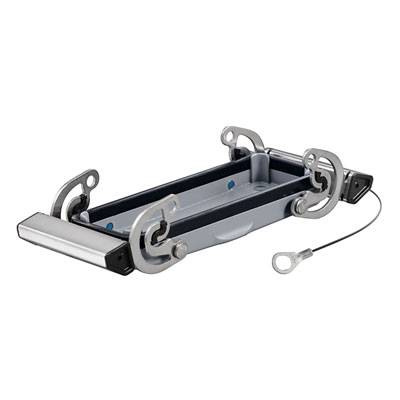 Metallischer Halterahmen für mechanische Bauteile mit Verriegelungshaken und Kabelschlaufe, geeignet zur Montage in Geräten.