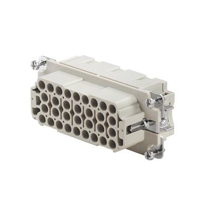 Ein rechteckiger, beigefarbener Mehrfachstecker mit Metallklammern an beiden Seiten, geeignet für industrielle Anwendungen.