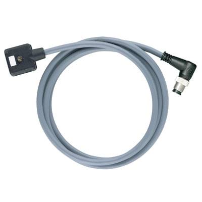 Grau-schwarzes elektrisches Kabel mit rechteckigem Stecker auf einer Seite und rundem Stecker auf der anderen, auf weißem Hintergrund.