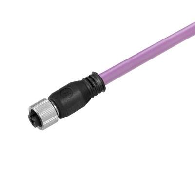 Lila Kabel mit schwarzem Anschlussstecker, Verwendung für industrielle oder technische Anwendungen.