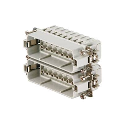 Ein grauer, rechteckiger Steckverbinder mit zwei Reihen von Metallkontakten, geeignet zur elektrischen Verbindung in technischen Anwendungen.