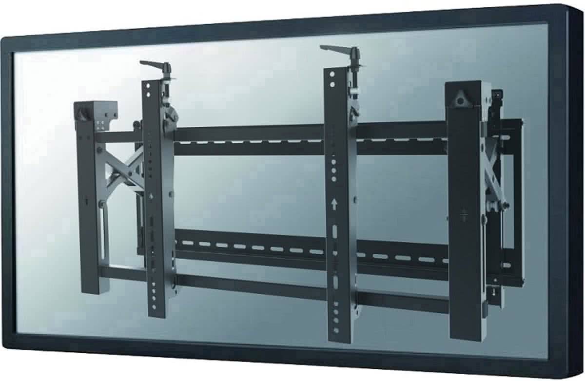 Eine Wandhalterung für einen Bildschirm, aus Metall, mit verstellbaren Armen und Schienen. Geeignet für große Monitore oder Fernseher.