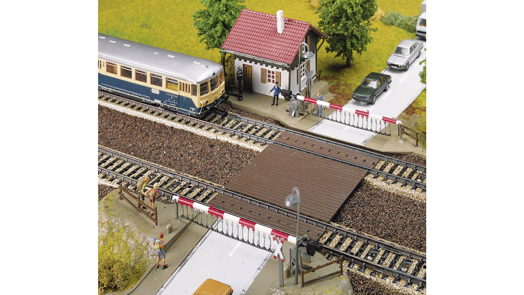 Faller H0 Bahnübergang mit Wärterhaus 120174 Bausatz, A012 | voelkner ...