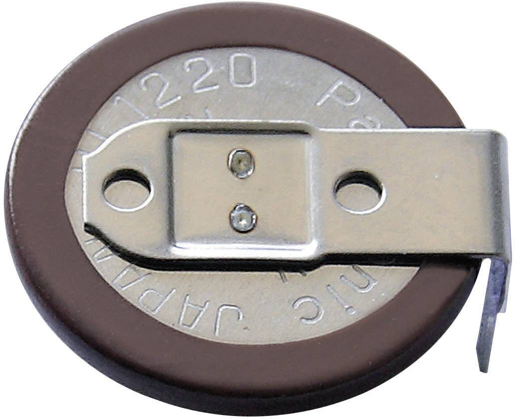 Flache, runde Lithium-Knopfzelle mit einer Metallklammer zur Befestigung. Beschriftet mit '1220' und anderen Details auf der Oberseite.