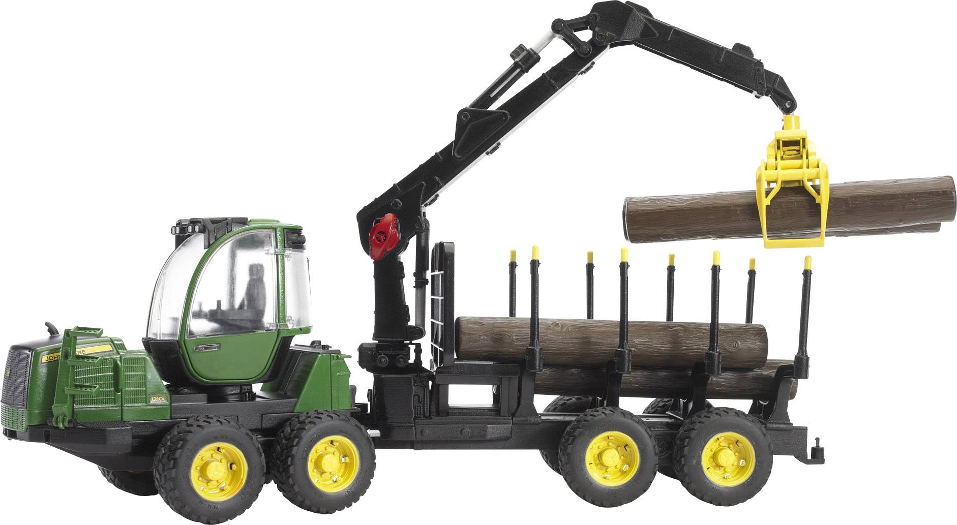 Ein grüner Forsttraktor hebt mit seinem Greifarm einen Holzstamm auf den Anhänger, der bereits mit weiteren Stämmen beladen ist.