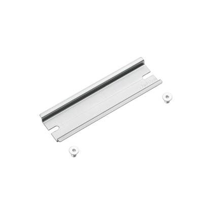 Metallschiene mit zwei Schrauben. Ideal als Befestigungszubehör für verschiedene Anwendungen.