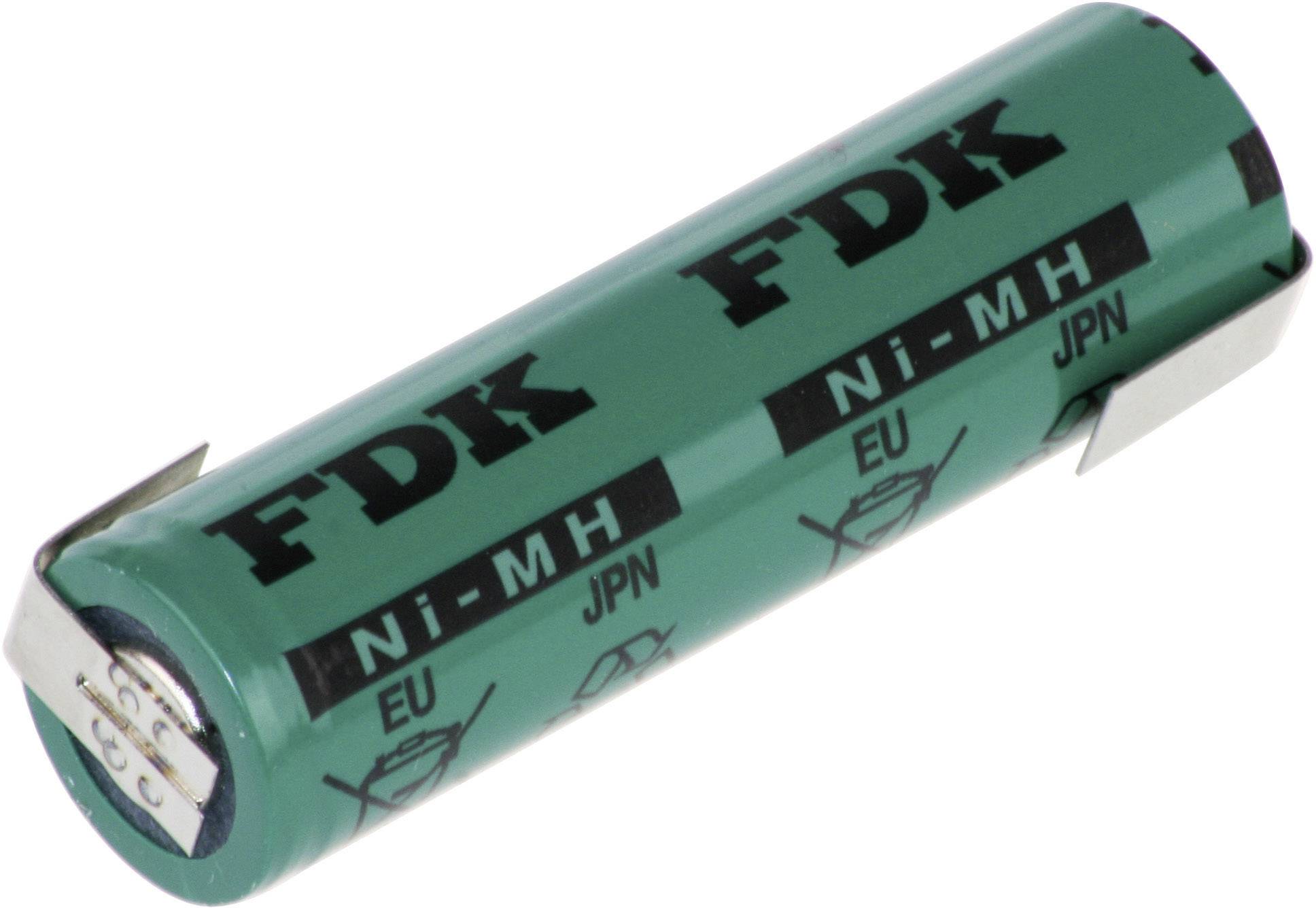Ein grüner, zylindrischer Ni-MH-Akku mit der Aufschrift 'FDK'. Markierungen für die EU sowie 'JPN' sind sichtbar.