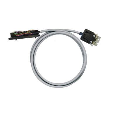 Ein graues Kabel mit einem schwarzen Stecker an einem Ende und offenen farbigen Drähten am anderen Ende, bereit für den Anschluss.