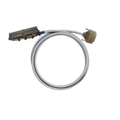 Graues Kabel mit rechteckigem Stecker auf der einen Seite und rechteckigem Stecker mit Kontaktflächen auf der anderen Seite.