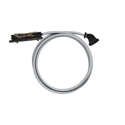 Ein graues Kabel mit Stecker und Anschlussblock, geeignet für elektrische Verbindungen und Installationen.