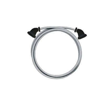 Graues, spiralförmiges Kabel mit schwarzen Anschlüssen an beiden Enden, das wahrscheinlich für elektronische Geräte verwendet wird.