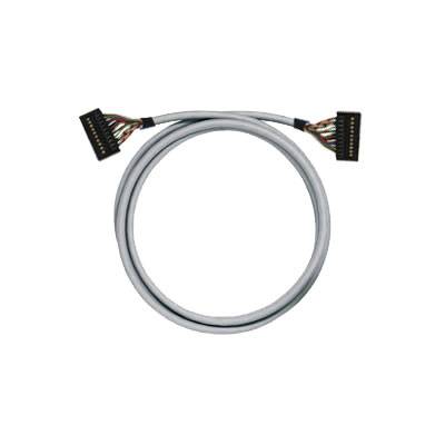 Ein rundes, graues Kabel mit schwarzen Steckverbindern an beiden Enden, das für elektronische Verbindungen genutzt wird.