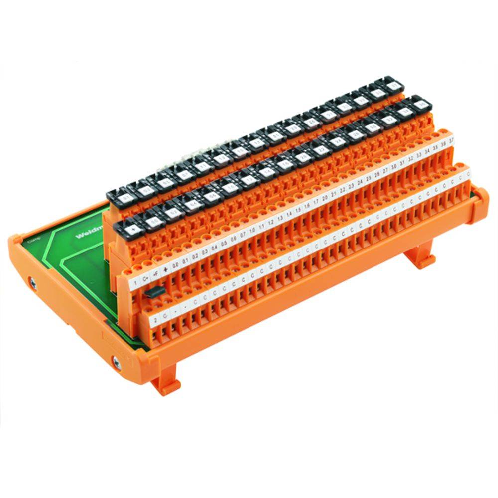 Ein orange-grünes elektrisches Anschlussmodul mit mehreren Reihen nummerierter Klemmen zur Verbindung von Kabeln oder Drähten.