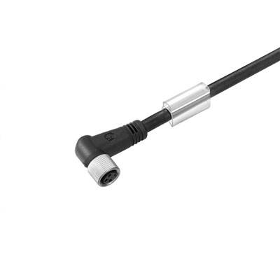 Ein schwarzes, gewinkeltes Verbindungskabel mit silbernem Stecker an einem Ende.