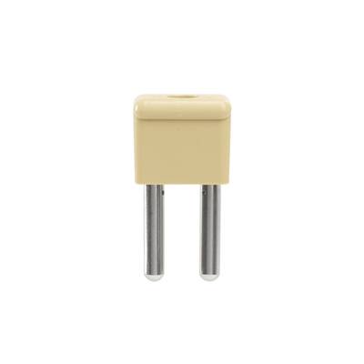 Ein beiger Steckadapter mit zwei Metallstiften zur Nutzung in elektrischen Steckdosen.