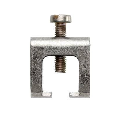 Ein Metallschraubverbinder mit offenem U-förmigem Design und zwei sichtbaren Schrauben, zur Befestigung auf einer flachen Oberfläche.
