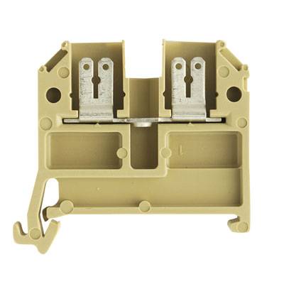 Beige Kunststoffklemmenblock mit zwei Metallkontakten. Verwendet in elektrischen Verbindungen zur sicheren Befestigung von Kabeln.