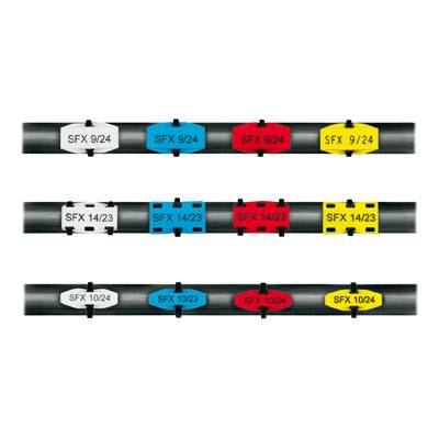 Drei Kabelmarkiererstreifen mit den Beschriftungen 'SFX 9/24', 'SFX 14/23' und 'SFX 10/23' in verschiedenen Farben: Weiß, Blau, Rot, Gelb.