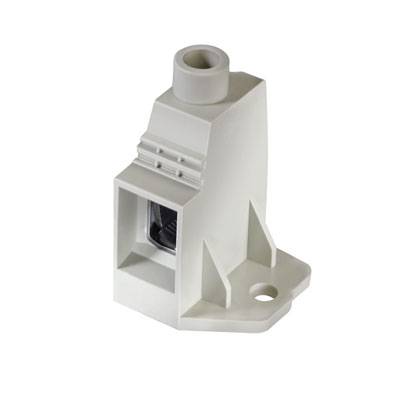Ein weißer Kunststoffadapter mit einer Öffnung und befestigenden Flächen, vermutlich zur Aufnahme eines elektrischen oder mechanischen Bauteils.