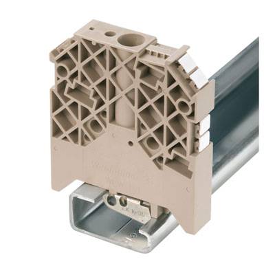 Ein grauer Reihenklemmenblock auf einer Metallschiene, typisch für elektrische Verbindungssysteme in Schaltschränken.