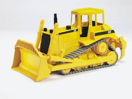 Ein gelber Bulldozer mit großen Ketten und vorne angebrachter Schaufel steht auf weißem Hintergrund.