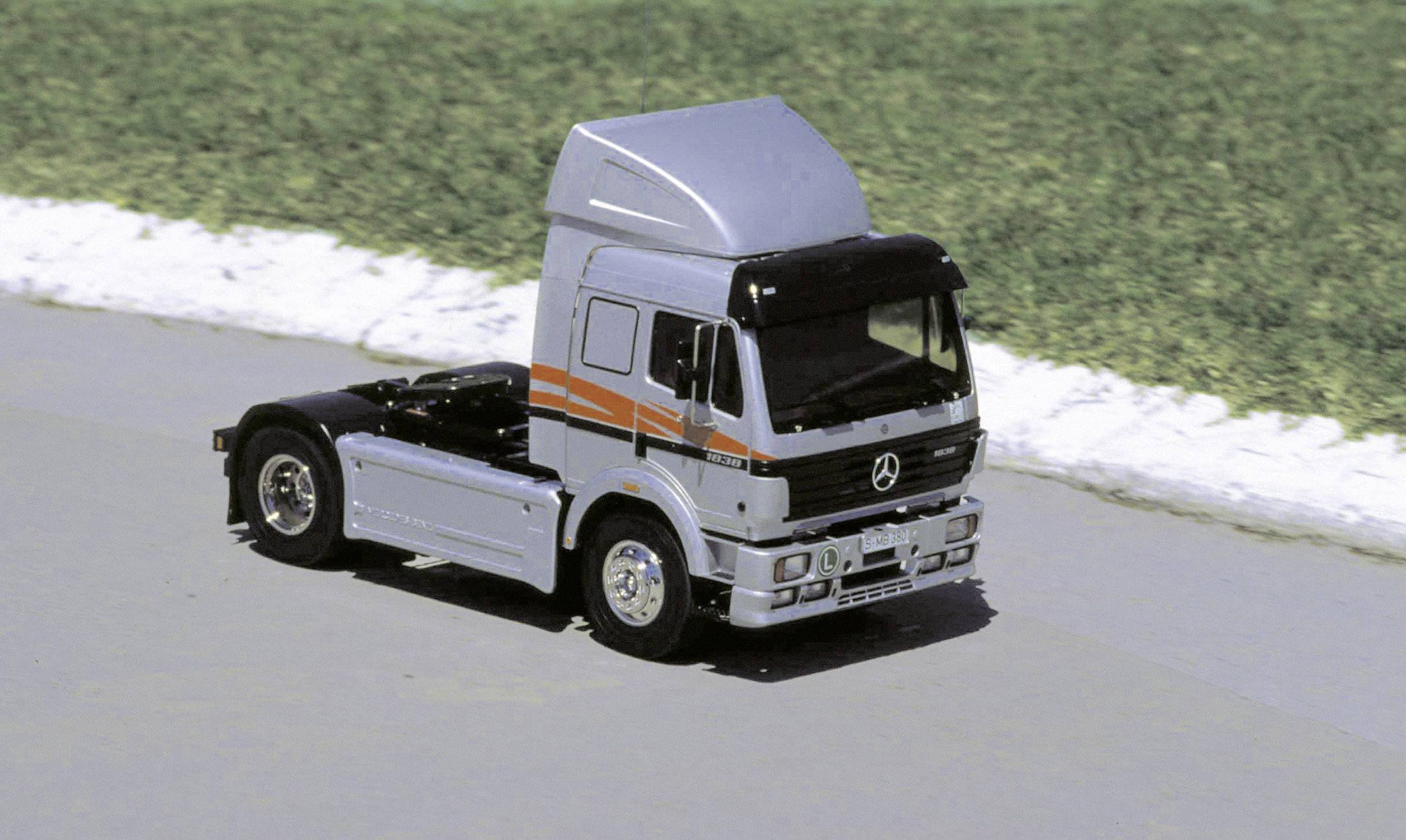 Tamiya 56305 Mercedes Benz 1838 1:14 Elektro RC Modell-LKW Bausatz