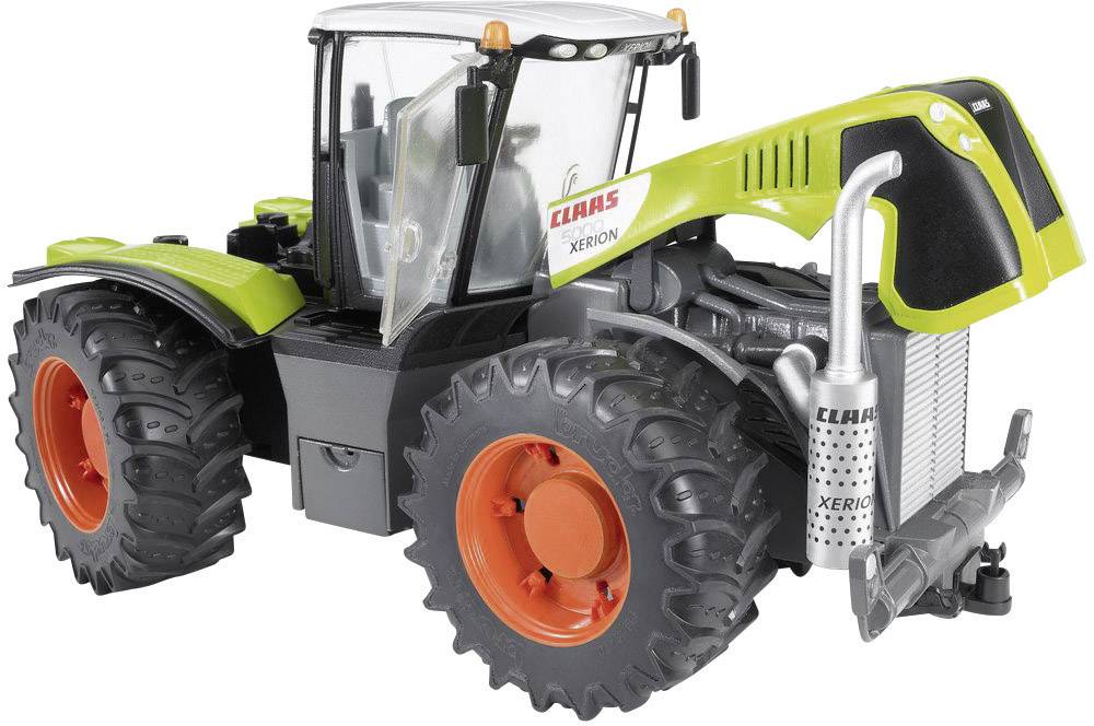 Spielzeugmodell eines grünen Traktors mit großen schwarzen Reifen und orangen Felgen. Markierung zeigt 'Claas Xerion'.