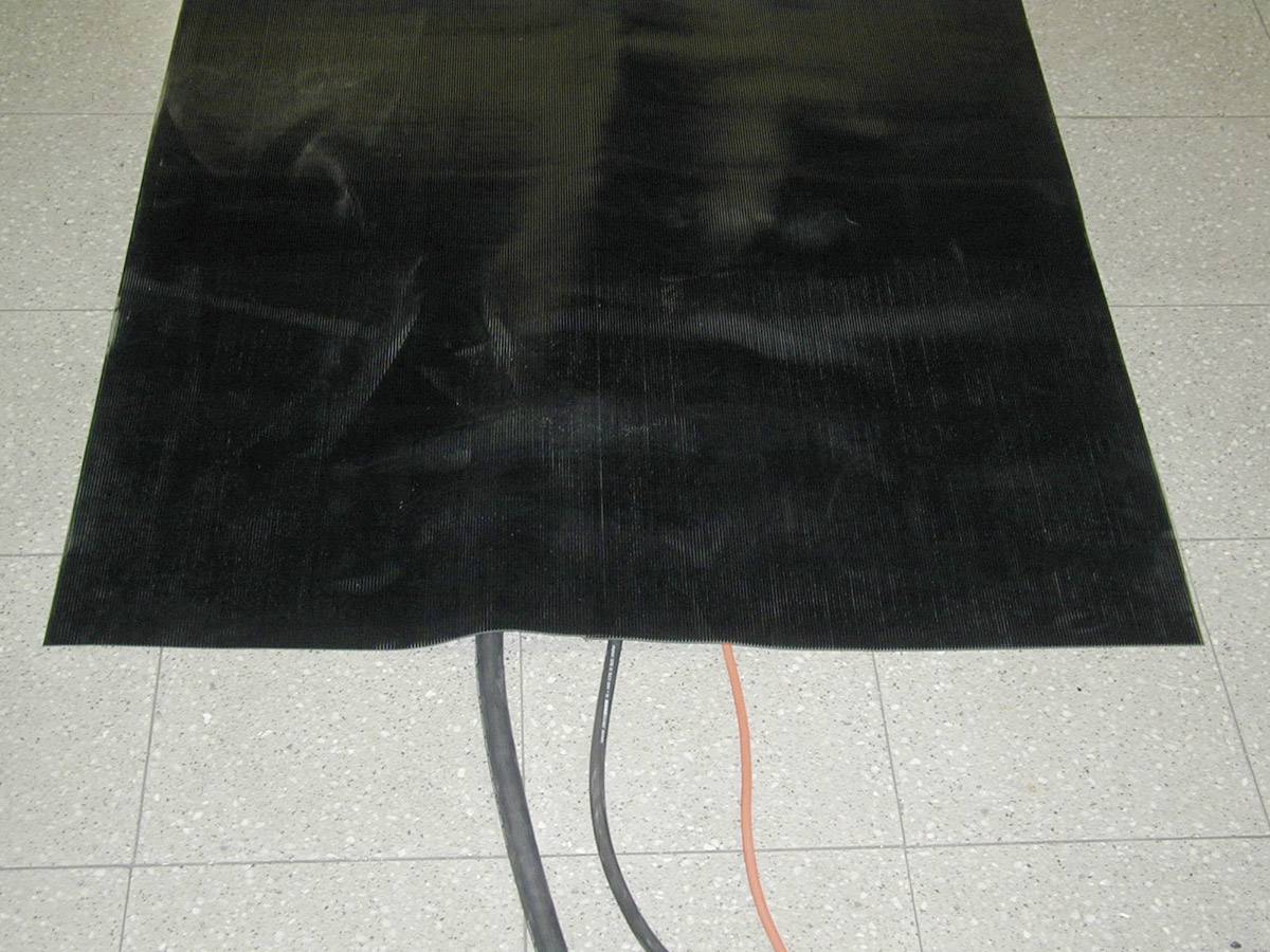 DEFENDER by Adam Hall Kabelmatte Schwarz