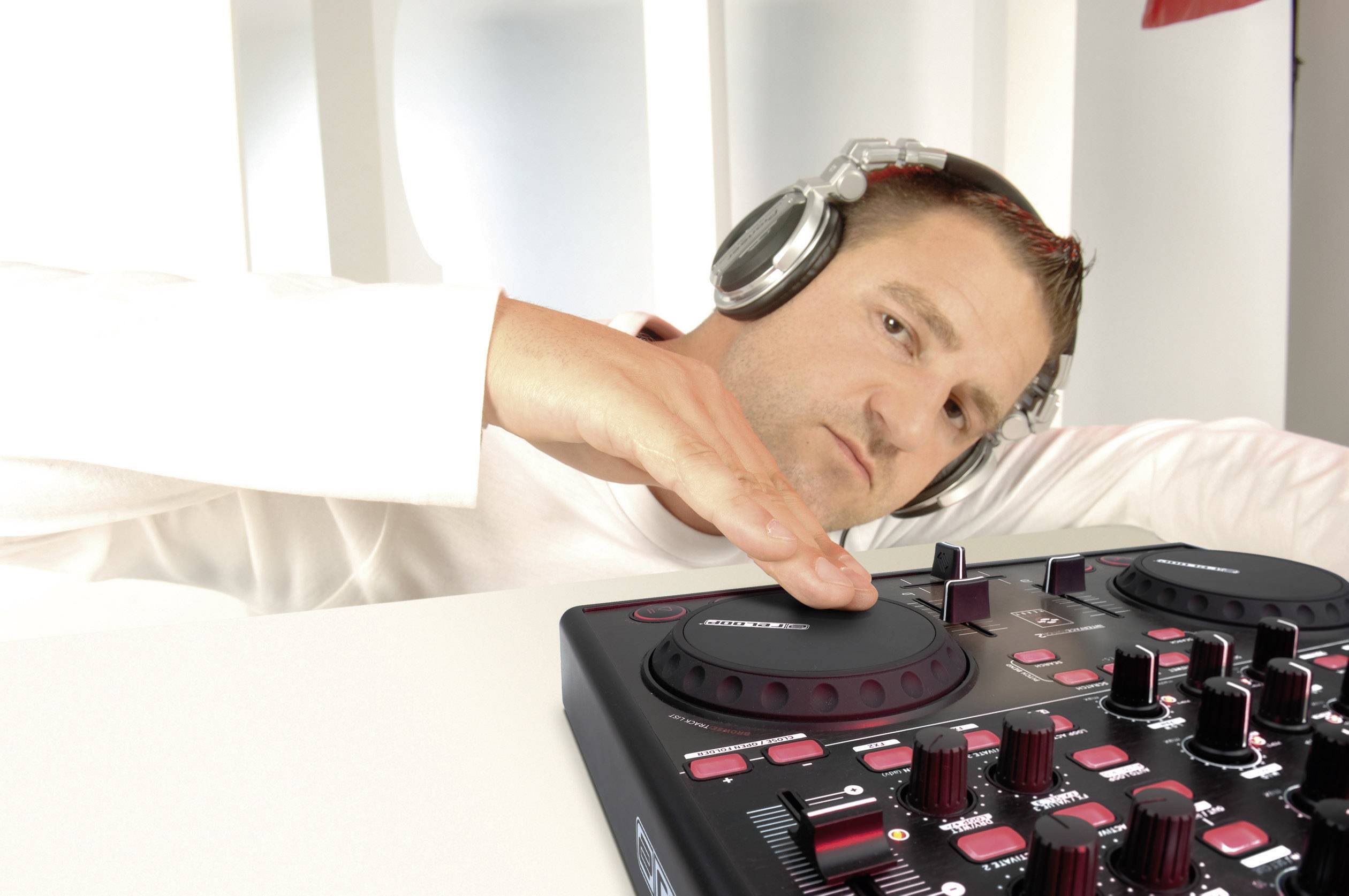Reloop Mixage IE MK2 DJ Controller
