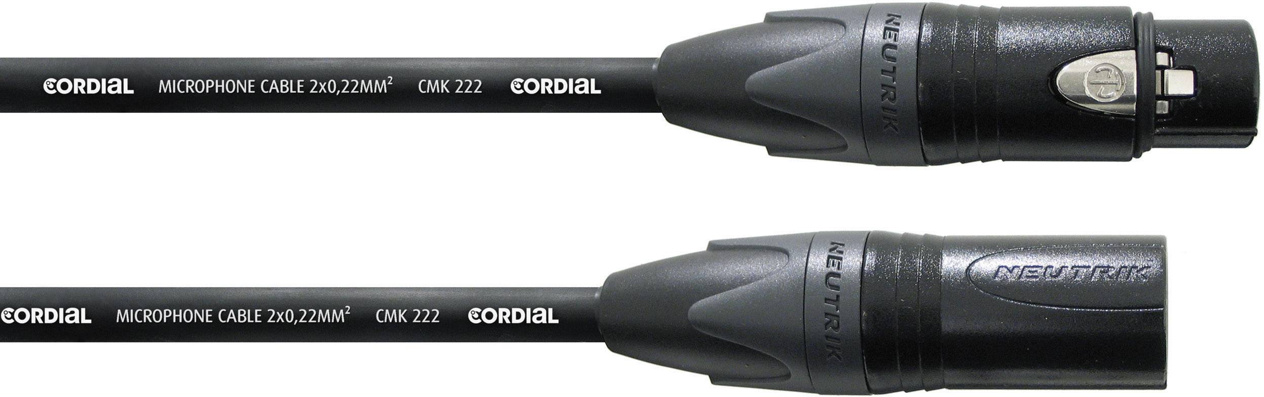 Zwei XLR-Mikrofonkabel, eines mit männlichem und eines mit weiblichem Anschluss. Aufschrift: 'Cordial Mikrophone Cable 2x0,22mm² CMK 222'.