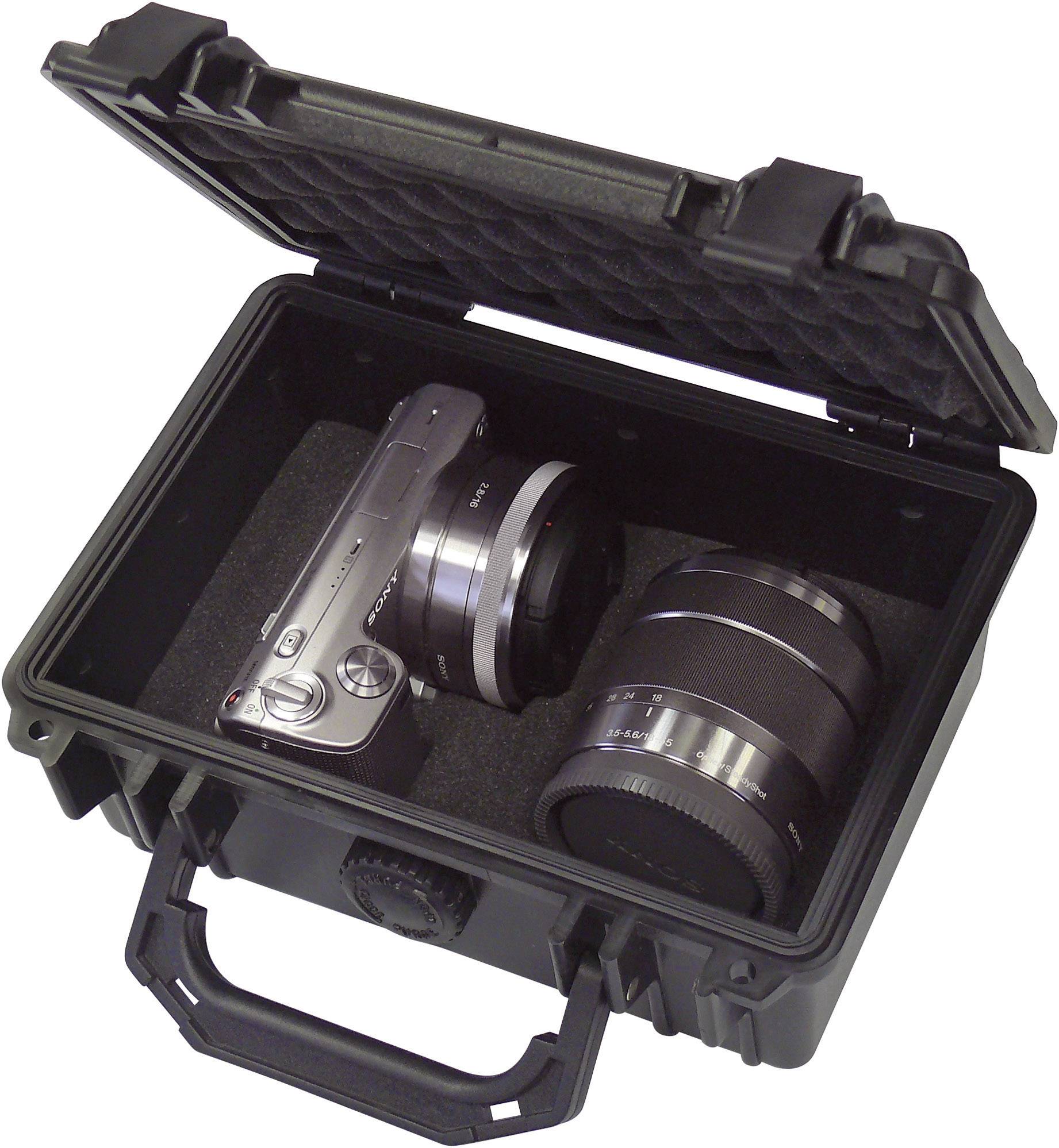 Eine Kamera mit einem zusätzlichen Objektiv liegt in einem geöffneten schwarzen Schutzkoffer mit Schaumstoffeinlage.