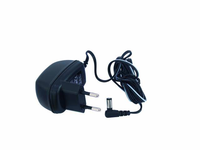 Schwarzes Ladegerät mit EU-Stecker und Kabel, geeignet für verschiedene elektronische Geräte.