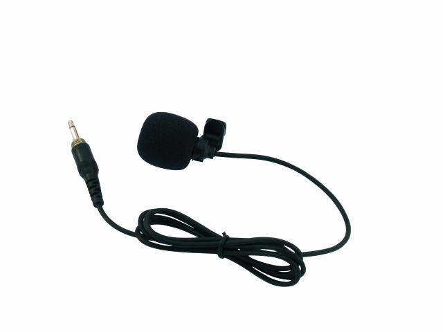 Ein kleines Ansteckmikrofon mit Windschutz, Kabel und 3,5-mm-Klinkenstecker, geeignet für Sprachaufnahmen.