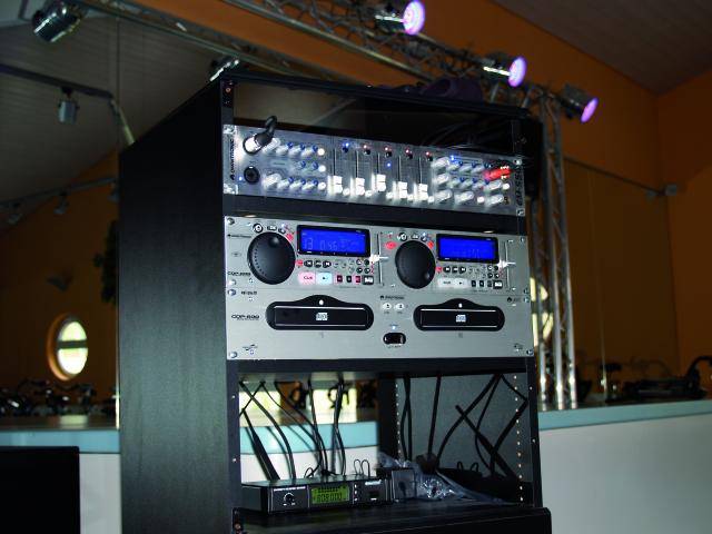 Omnitronic EM-550 DJ Mixer 19 Zoll Einbau