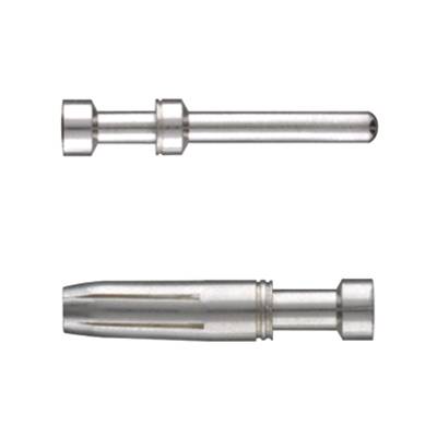 Zwei silberne Metallteile vor weißem Hintergrund, übereinander positioniert, zeigen eine zylindrische Bauform mit Rillen.