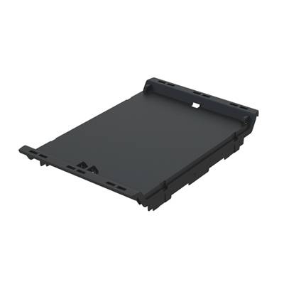 Schwarzes, rechteckiges Ablagefach aus Kunststoff mit erhabenen Rändern. Es könnte Teil eines größeren Möbelstücks oder Systems sein.