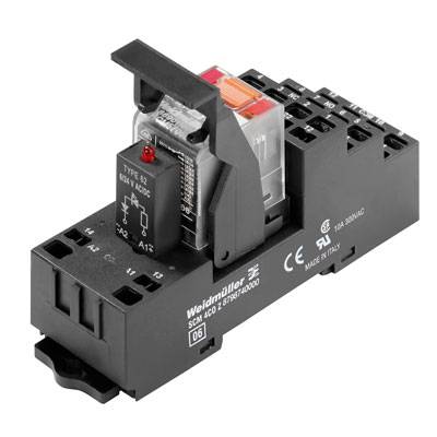 Eine schwarze elektronische Komponente mit mehreren Anschlüssen und einem transparenten Modul an der Oberseite, geeignet für elektrische Anwendungen.