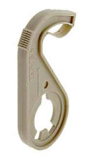 Hakenförmiges Kunststoffwerkzeug mit Griff, vermutlich zum Öffnen oder Entfernen von Verschlüssen.