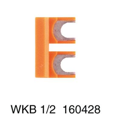 Ein orangefarbenes Kunststoffteil mit zwei U-förmigen Metallöffnungen. Darunter steht 'WKB 1/2 160428'.