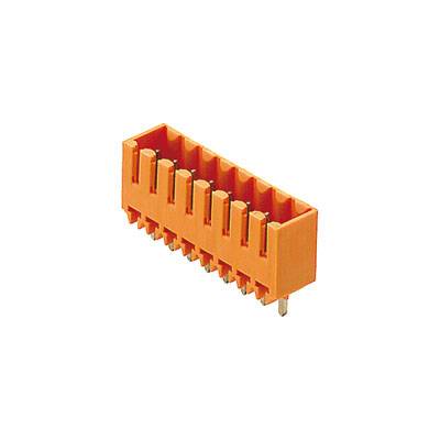 Ein orangefarbener Steckverbinder mit mehrreihigen Metallpins, geeignet für elektronische Platinenverbindungen.