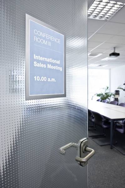 Durable 487223 DURAFRAME A4 - 4872 Info-Rahmen, selbstklebend DIN A4 Silber (B x H) 236 mm x 322 mm 2 St.