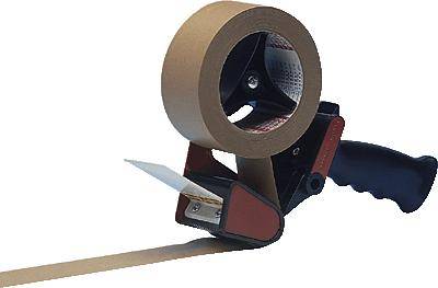 Verpackungsklebeband-Abroller mit braunem Klebeband. Gerät hat einen schwarzen Griff und wird zum Auftragen des Bandes auf Kartons verwendet.