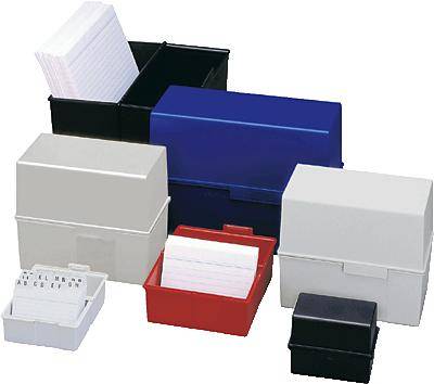 Mehrere Visitenkarten-Boxen in verschiedenen Farben und Größen, einige offen mit sichtbaren Karten, andere geschlossen.