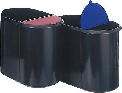 Ein schwarzer Mülleimer mit zwei Fächern. Eines hat einen blauen Deckel, das andere einen roten. Ideal für Mülltrennung.