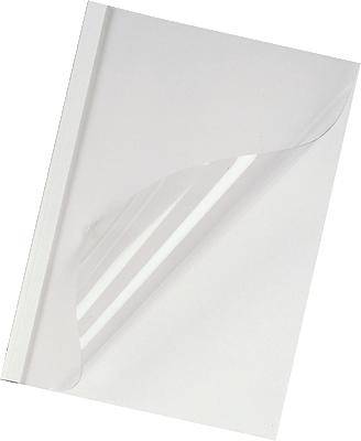 Ein weißes, leeres Blatt Papier mit leicht umgeklappter Ecke liegt auf einem weißen Hintergrund.