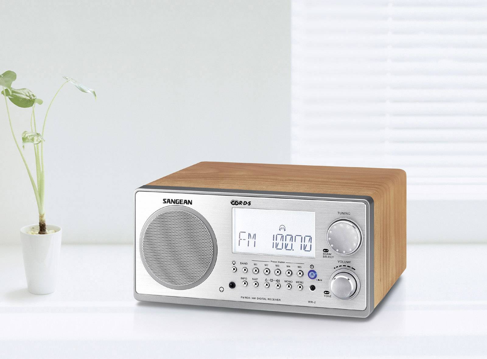 Sangean WR-2 Tischradio UKW, MW AUX Walnuss, Silber